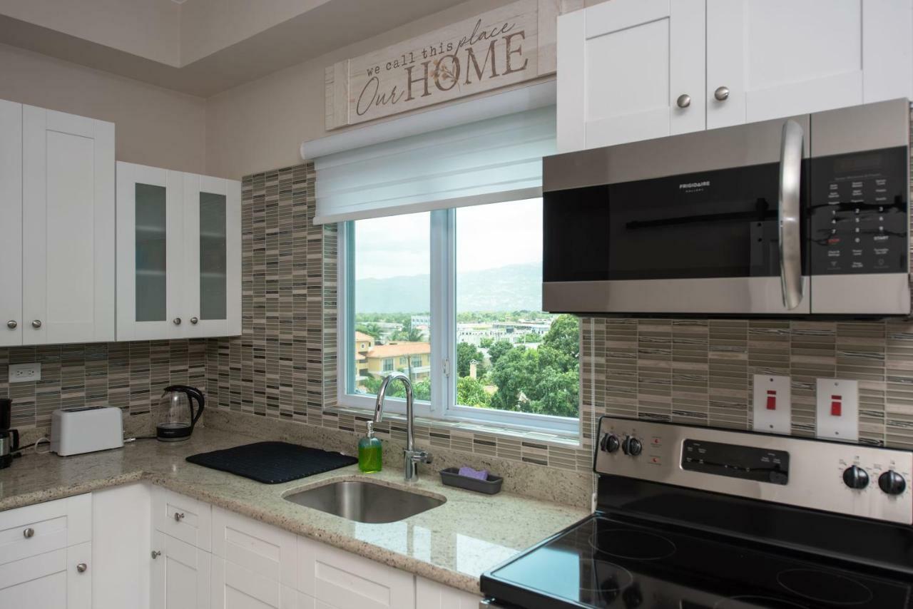 The Crimson Apartment Kingston Luaran gambar